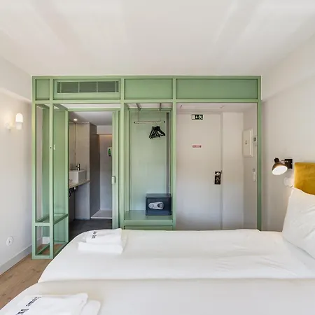 ゲストハウス Out Marques リスボン