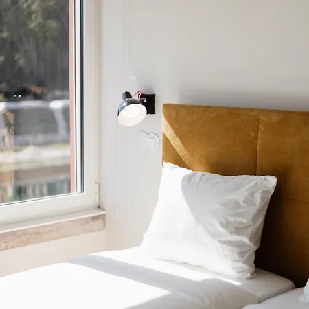 ゲストハウス Out Marques リスボン