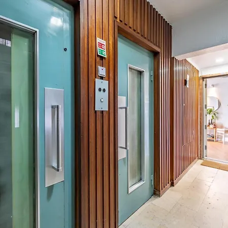 ゲストハウス Out Marques リスボン